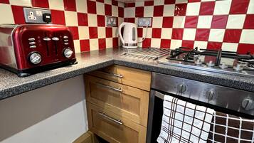 Rumah | Dapur pribadi | Lemari es, microwave, oven, dan kompor