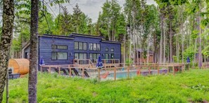 Een buitenzwembad, een verwarmd zwembad