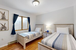 2 bedrooms, iron/ironing board, Internet, bed sheets - Mountain view, 2-story condo / heated pools, hot tubs, gym & game room access (Thornton)