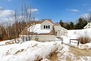 Exterior - Mountain view, 2-story condo / heated pools, hot tubs, gym & game room access (Thornton)