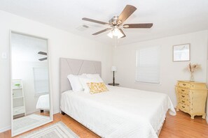 3 bedrooms, iron/ironing board, WiFi, bed sheets - Unwind in Style: Your Home Away from Home Awaits! 🏡✨ #StayWithUs  (Coldspring)