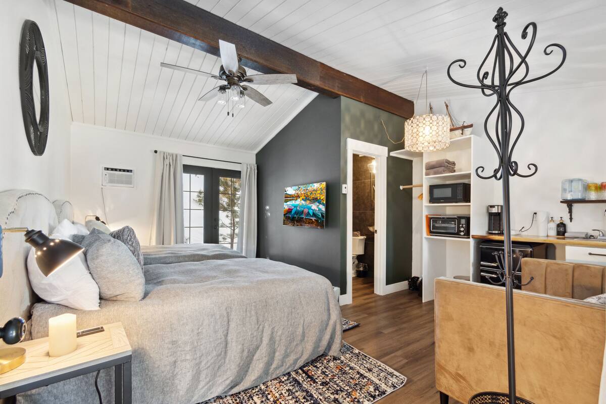 Family Studio | Premium bedding, down comforters, memory foam beds, WiFi (free)