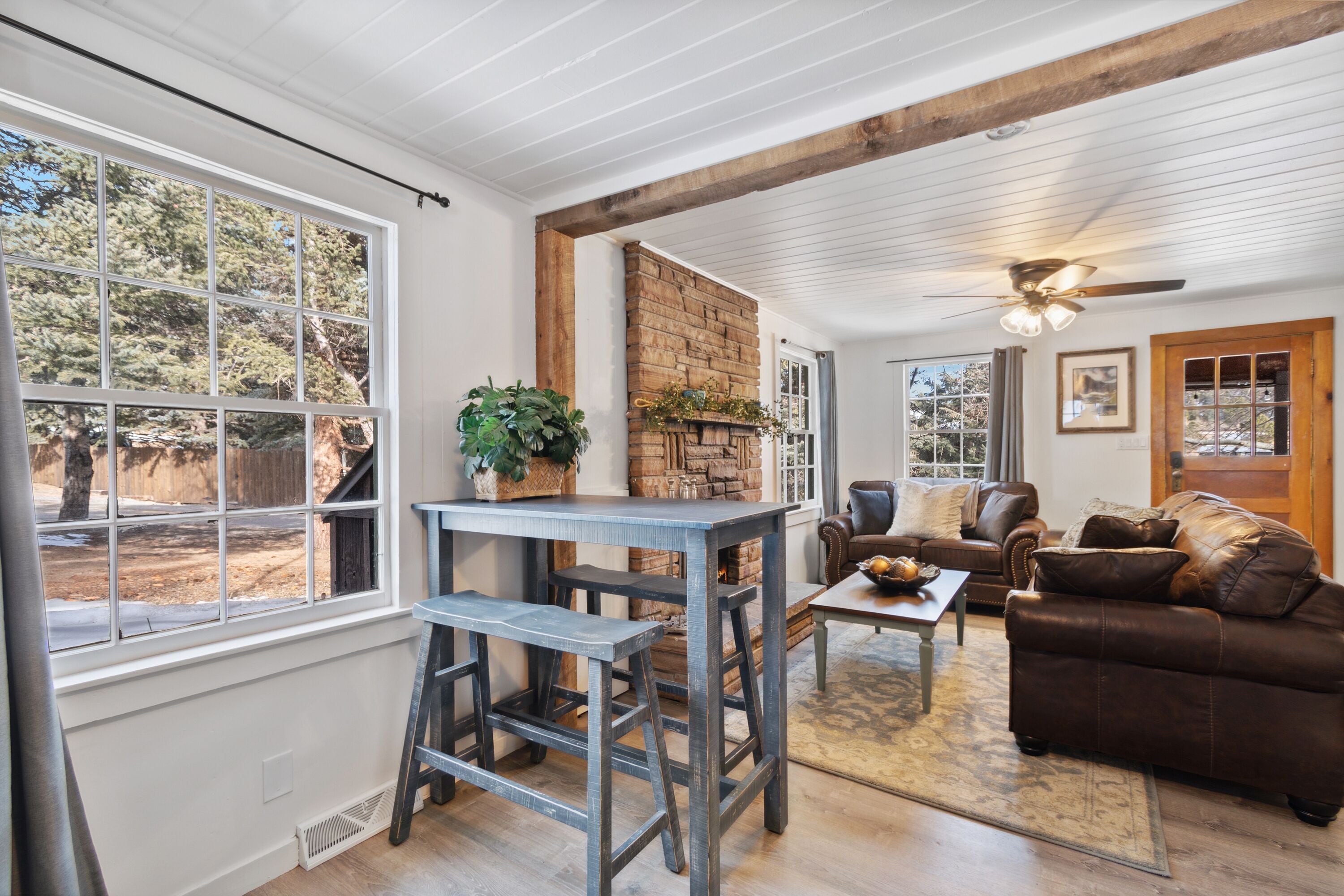 Family Cabin | Living area