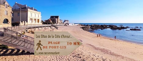 بالقرب من الشاطئ