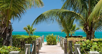 Villa Renaissance 206: Luxury Oceanfront 2 Bedrooms on Grace Bay with Ocean View