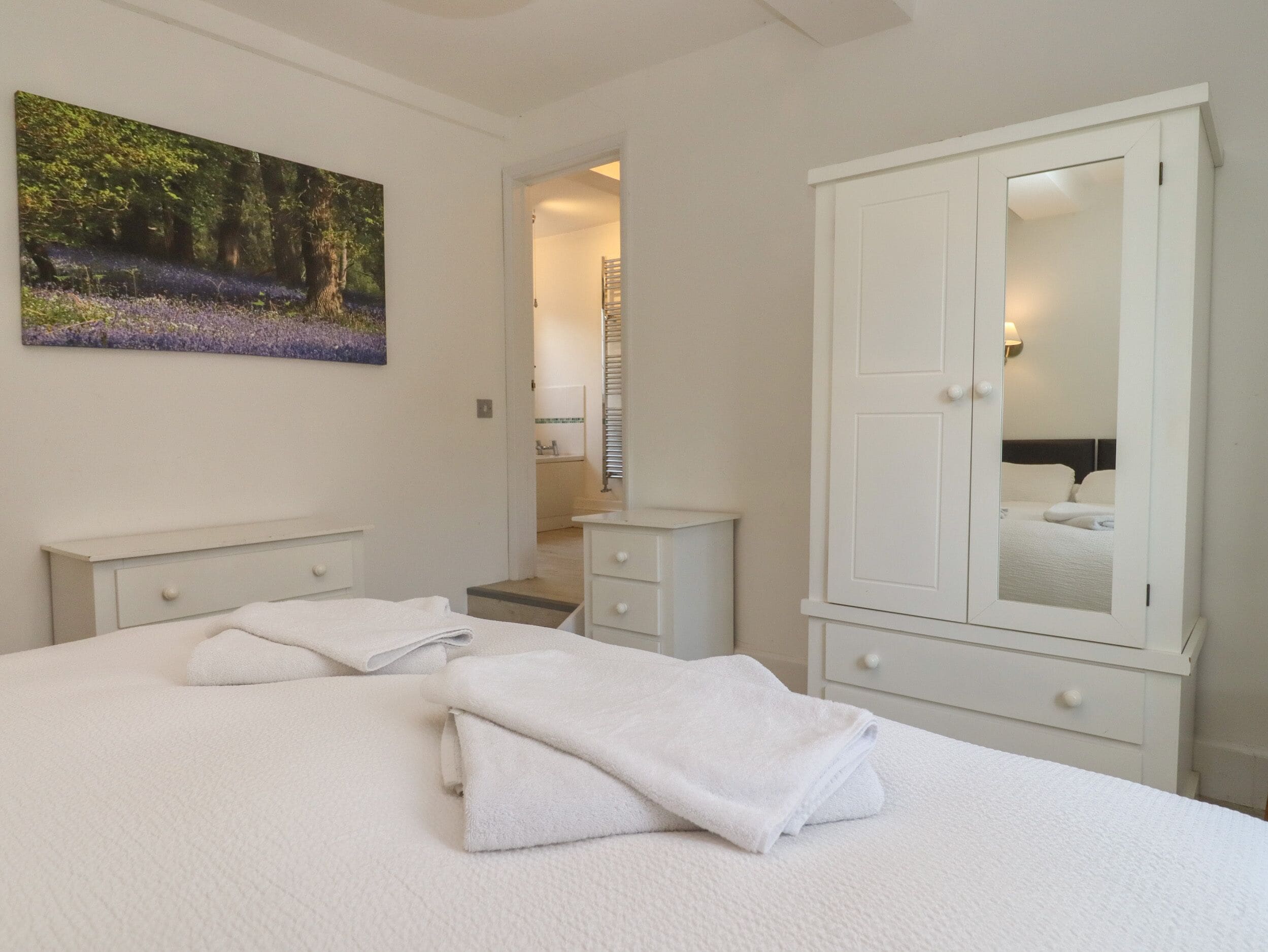 2 bedrooms, individually decorated, individually furnished, free WiFi