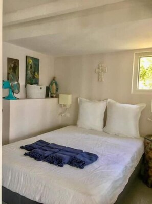 4 bedrooms, iron/ironing board, travel crib, free WiFi