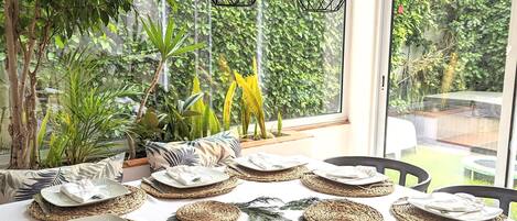 تناول الطعام