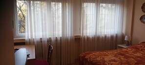 2 chambres, fer et planche à repasser, Wi-Fi, draps fournis