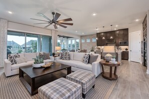 Living area - Large Open-Living House 15 minutes from Downtown Austin, and Texas Hill Country (Austin)