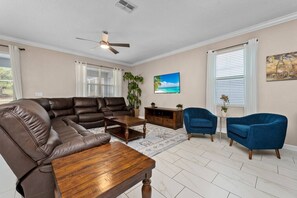 Smart TV, video games, table football - 8BR Resort Pool Home Near Disney - Family Friendly (Davenport)