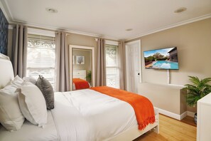 3 bedrooms, desk, iron/ironing board, travel cot