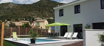 Moderne Nieuwbouwvilla met Verwarmd Privezwembad Midden de Rust van de Provence