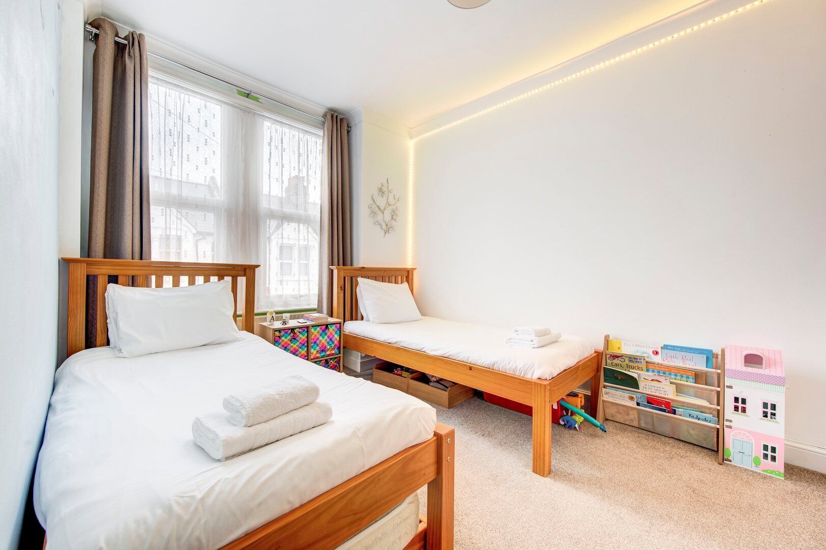 3 bedrooms, desk, iron/ironing board, Internet