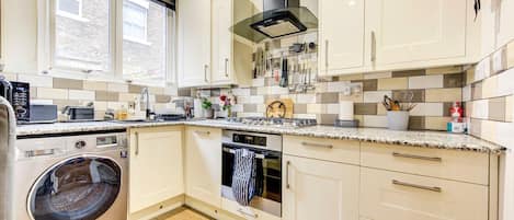 Fridge, microwave, oven, coffee/tea maker