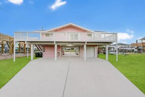 Property grounds - Flamingo on Frio - Play on the Bay - 2 King Beds

 (Galveston)