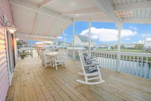 屋外ダイニングエリア