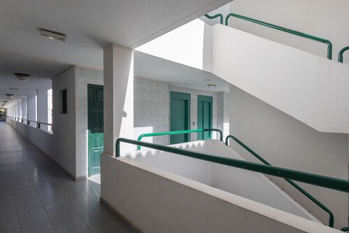 Floral Home - Large Private Terrace with Pool