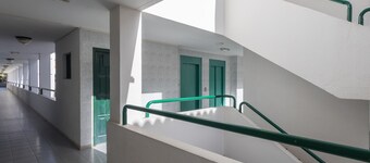 Floral Home - Large Private Terrace with Pool