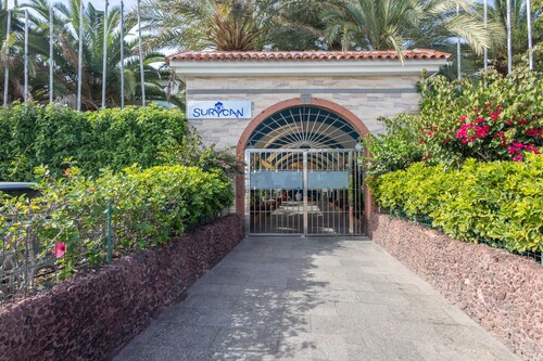 Floral Home - Large Private Terrace with Pool