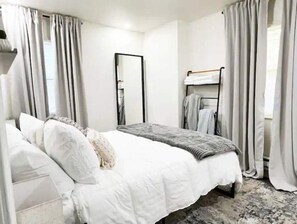 3 多间卧室、办公桌、熨斗/熨衣板、旅行婴儿床