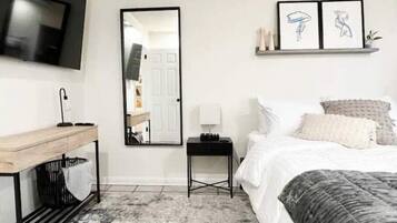 3 bedrooms, desk, iron/ironing board, travel crib