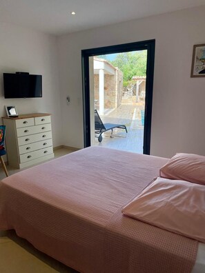 3 室のベッドルーム、アイロン / アイロン台、旅行用ベビーベッド、WiFi (無料)