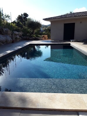 A heated pool - une Villa de Vacances Pour Votre Séjour en Corse, la Villa Alba Vous Accueille (Porto Vecchio corse)
