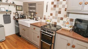 Cottage | Private kitchen | Cookware/dishes/utensils