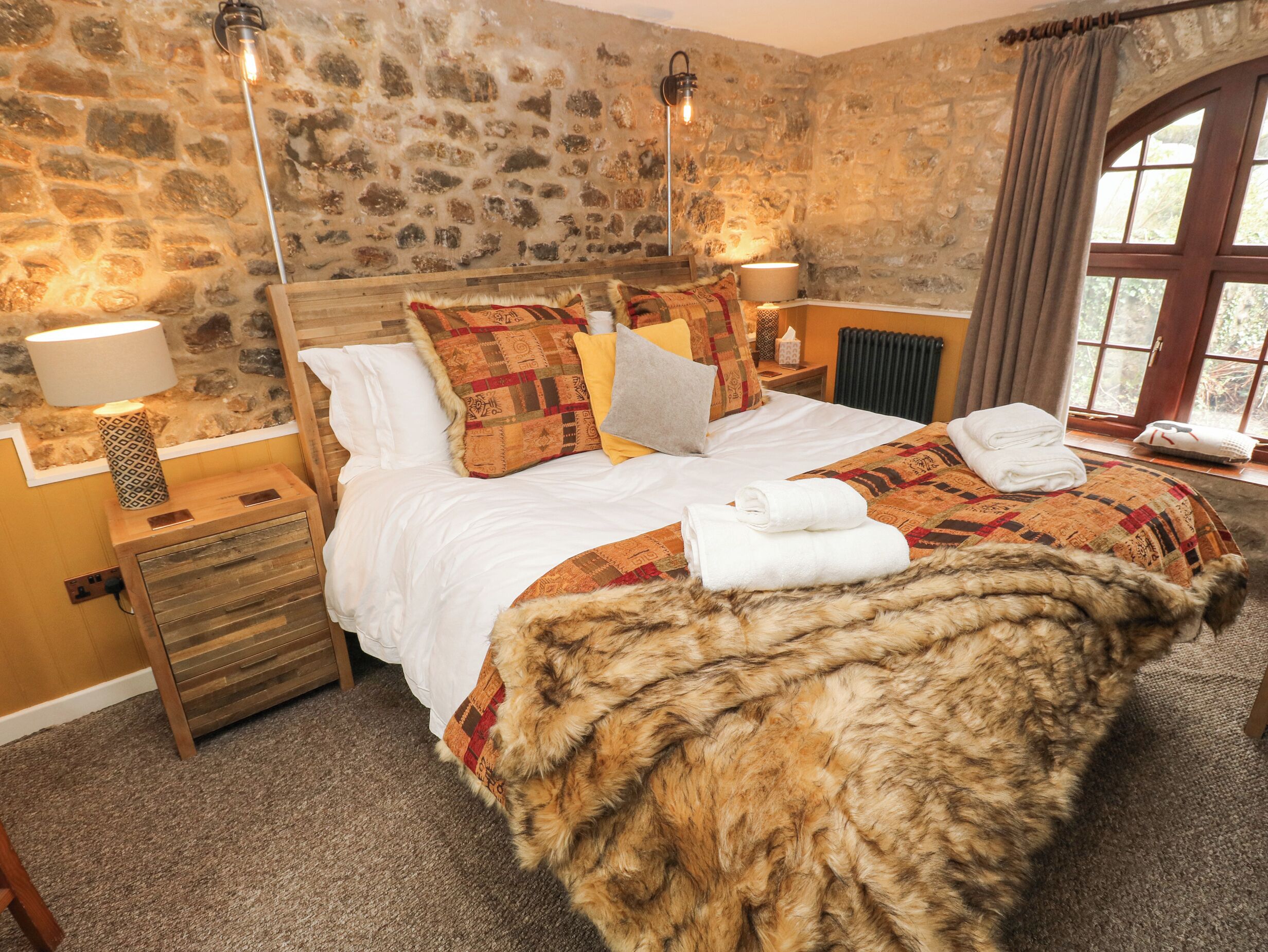 1 habitación, decoración personalizada y muebles diferentes 