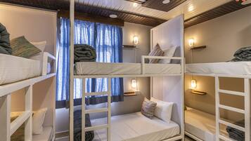 Bed in Superior 8-Bed Mixed Ensuite | Chambres insonorisées