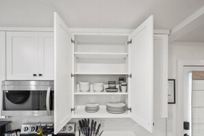 Microonde, forno, piano cottura, lavastoviglie