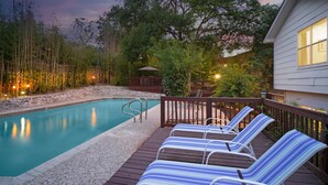 A swimming pool with lounge chairs and a wooden deck. - ~Bamboo Oasis Relaxing Hot Tub Family Time~ Get to Anywhere in SA in 20 mins! (San Antonio)