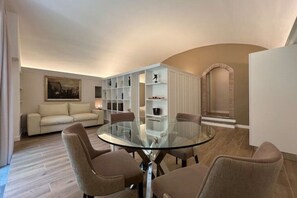 Interior - Le case dell'orologio - Pantheon app B (Roma)