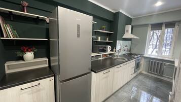 Fridge, microwave, oven, stovetop