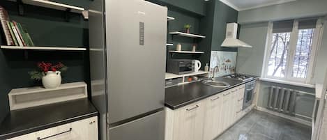 Fridge, microwave, oven, stovetop