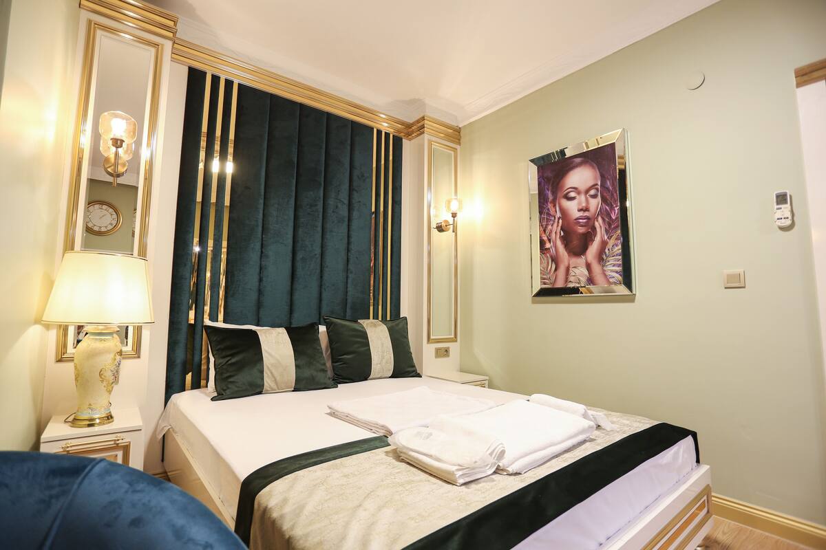In-room safe, iron/ironing board, free WiFi