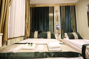 Family Twin Room | In-room safe, iron/ironing board, free WiFi - WHITE MOON HOTELSUİTES (Istanbul)