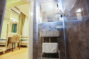 Family Twin Room | Bathroom | Slippers - WHITE MOON HOTELSUİTES (Istanbul)