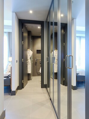 家庭套房, 2 間臥室 | 衣櫃