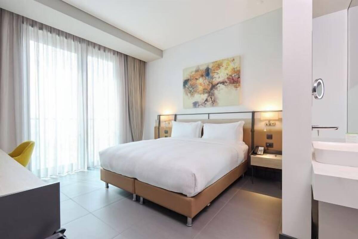 Premium bedding, down duvets, in-room safe, laptop workspace