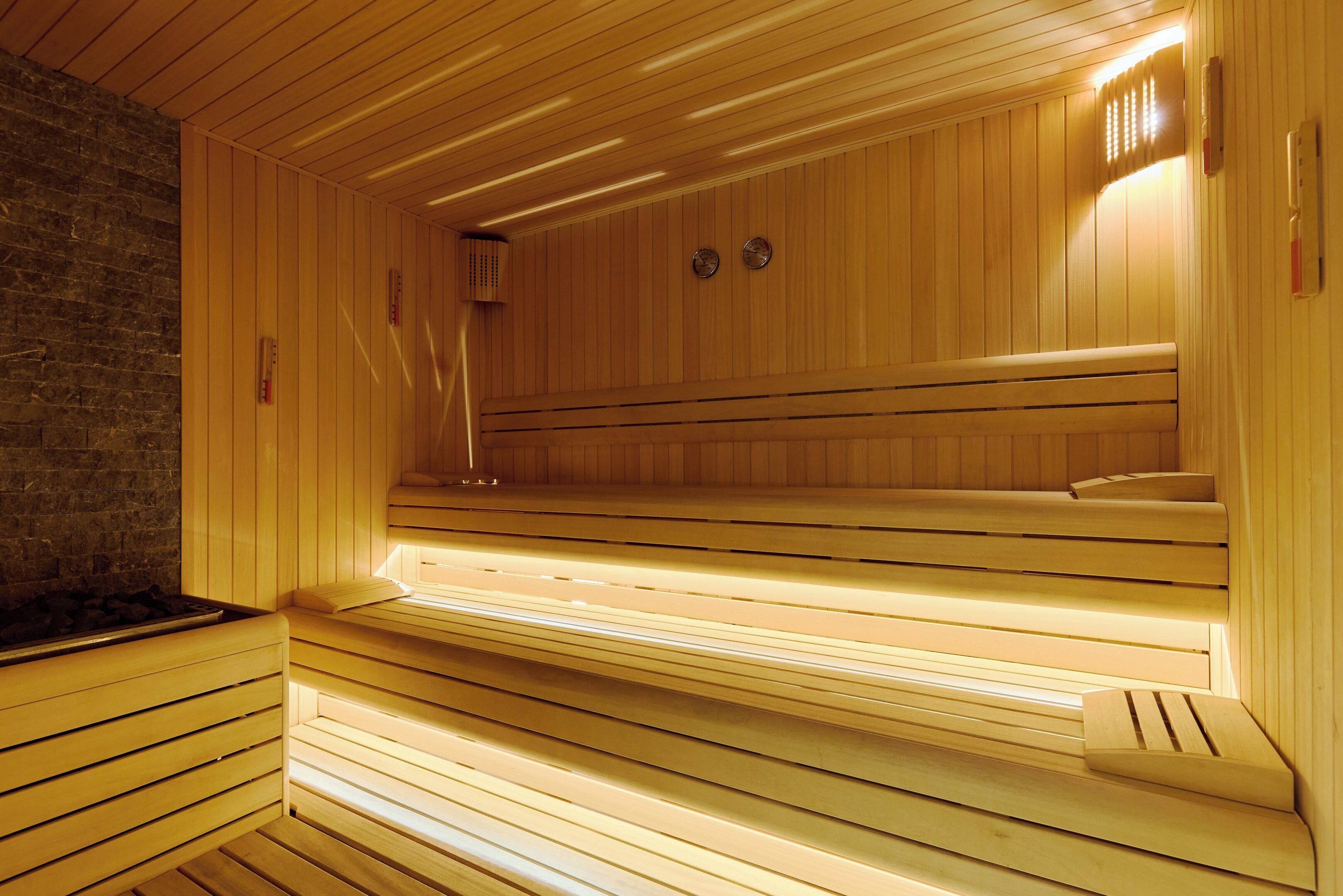 2 treatment rooms, massages