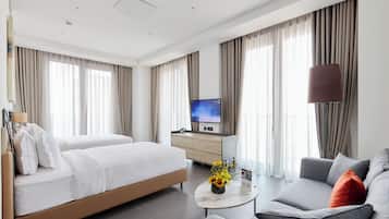 Premium bedding, down comforters, in-room safe, desk