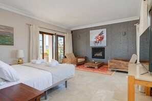 5 室のベッドルーム、セーフティボックス (室内)、デスク、アイロン / アイロン台