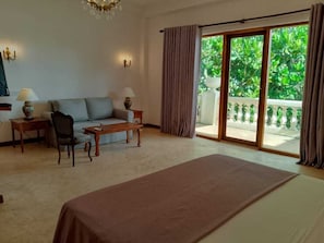 Deluxe Double Room, 1 King Bed, Sea View