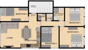 Un plan d’étage d’un hôtel comprenant quatre chambres, un salon, une cuisine, une salle de bain et un escalier extérieur.