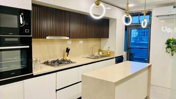 Apartemen | Dapur pribadi | Lemari es, microwave, oven, dan kompor