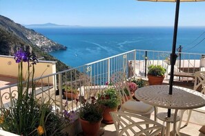 Outdoor dining - Casa Toby Positano  (Campania)
