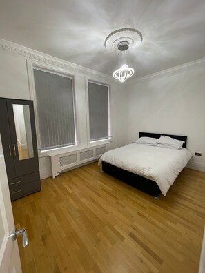 1 Schlafzimmer, Bügeleisen/Bügelbrett, Bettwäsche