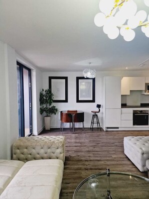 Apartment | Living area - Luxury vip 2bed Apartment With Balcony (Birmingham)